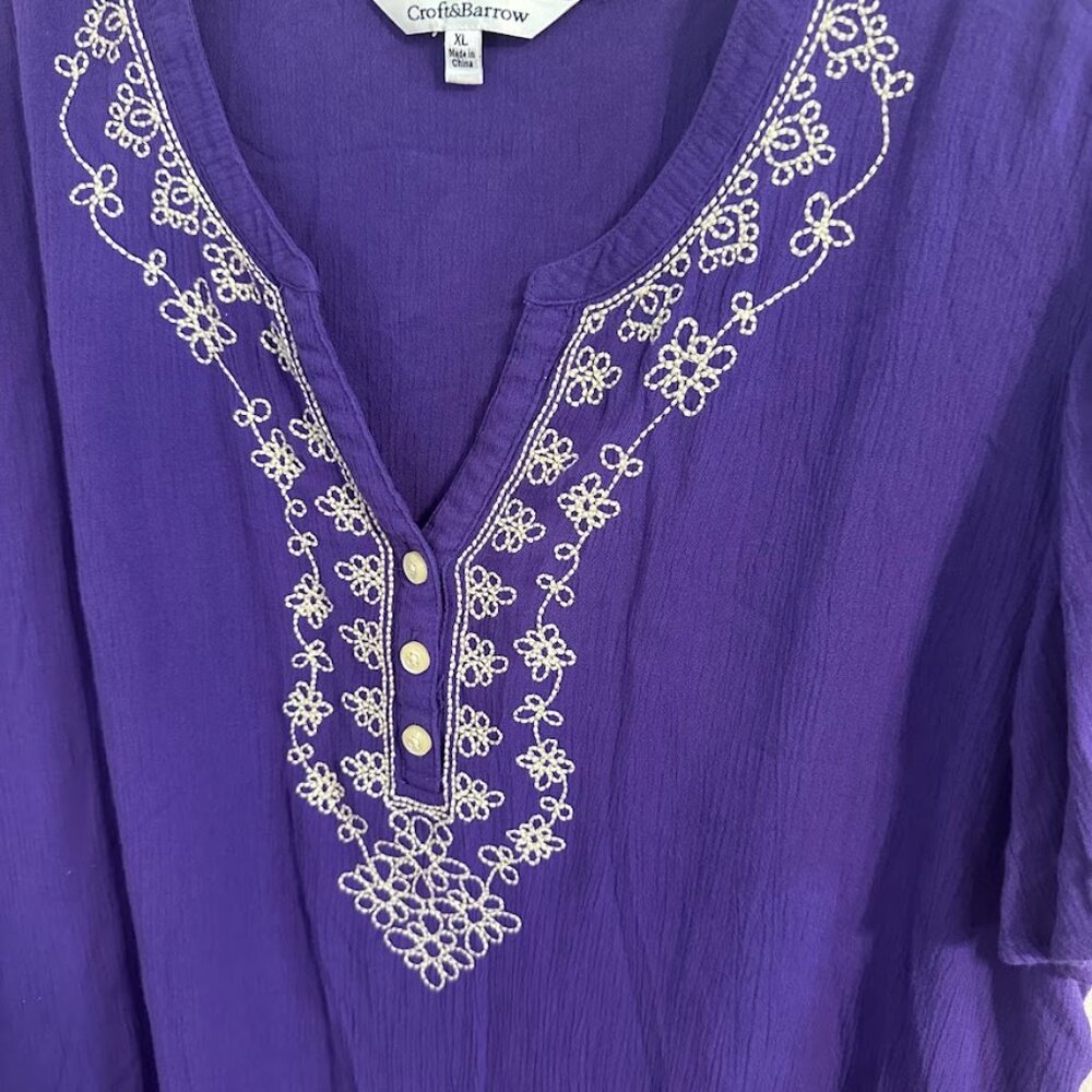 Croft & Barrow V-Neck Blouse in Purple with White Floral Embroidery - Size XL - Picture 4 of 7